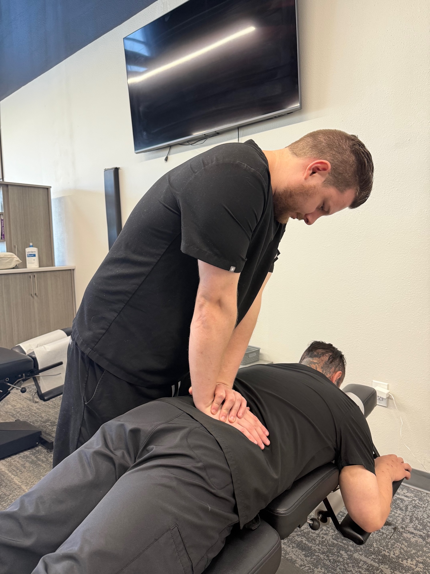 Chiropractor treating a scoliosis patient at Chiro 1st